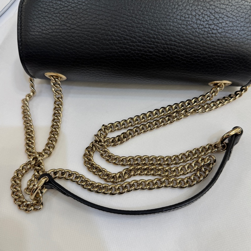 Gucci黑牛皮 Interlocking G掀蓋包-8