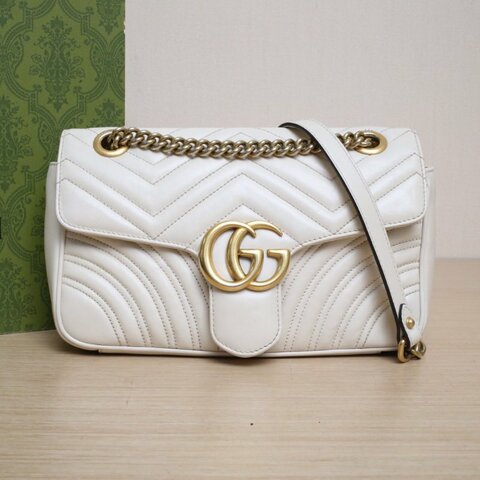 GUCCI GGMarmont肩背包小號26白色牛皮金扣肩背包