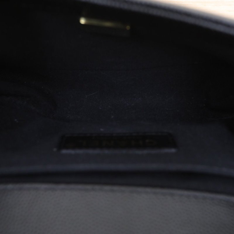 CHANEL Leboy小號20.5黑色荔枝牛皮晶片開金扣菱格紋肩背包-2