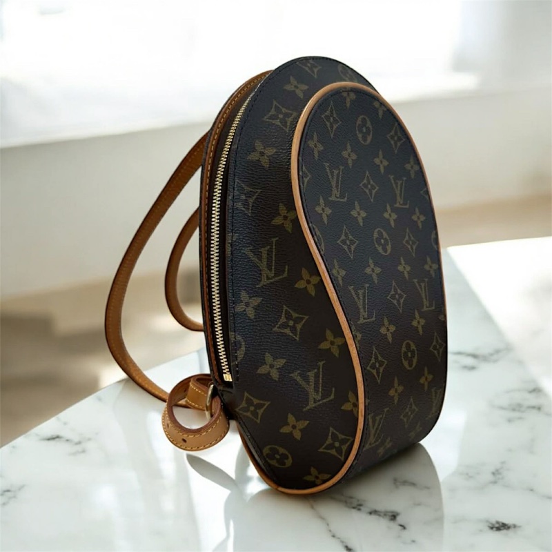 LV老花橢圓後背包-1