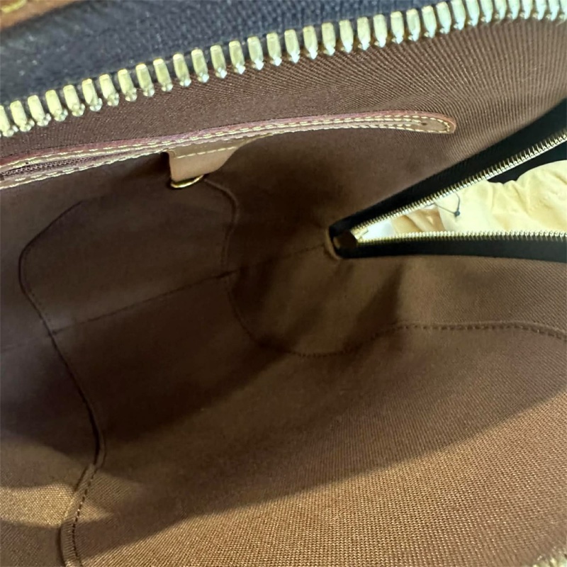 LV老花橢圓後背包-4