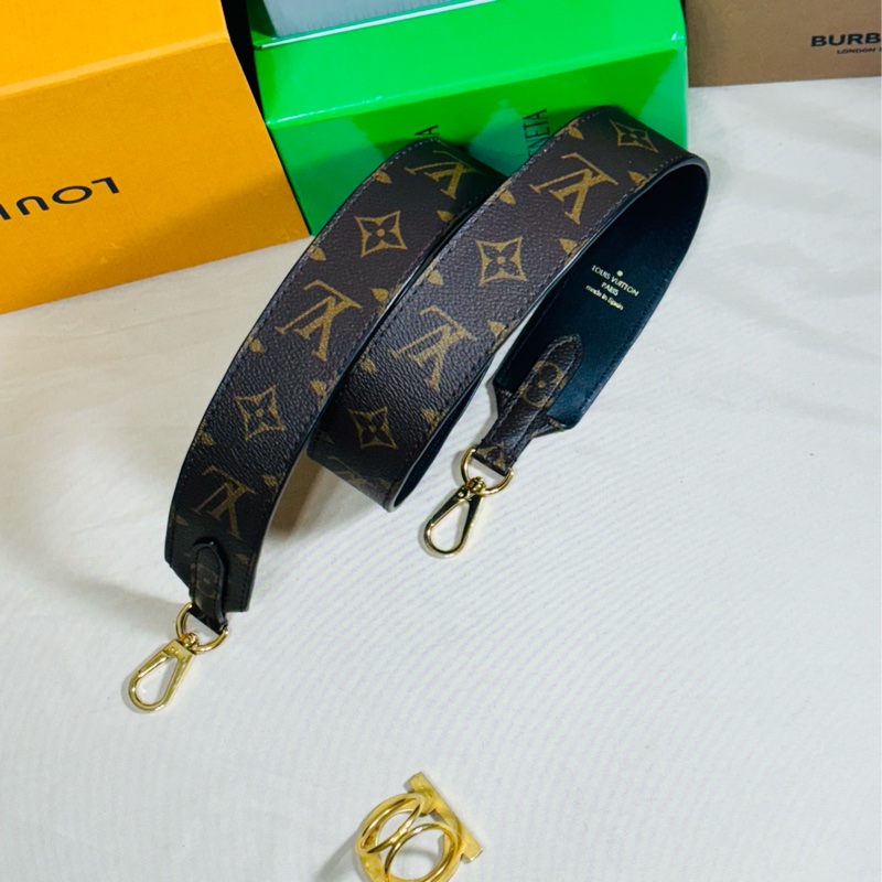 ‼️全台最甜近新美品 LV新款寛背帶/肩帶 Louis Vuitton 路易威登 雙面用-1