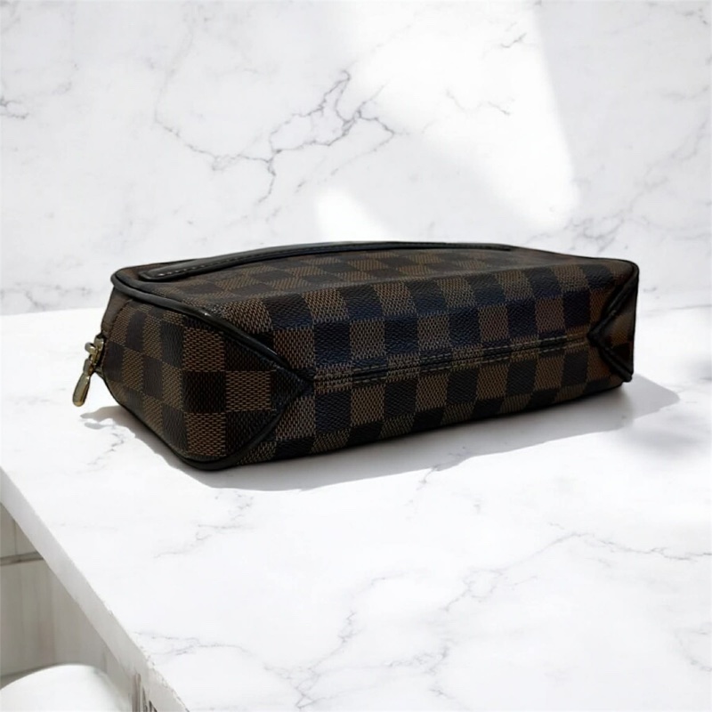 LV棋盤格手拿包-3