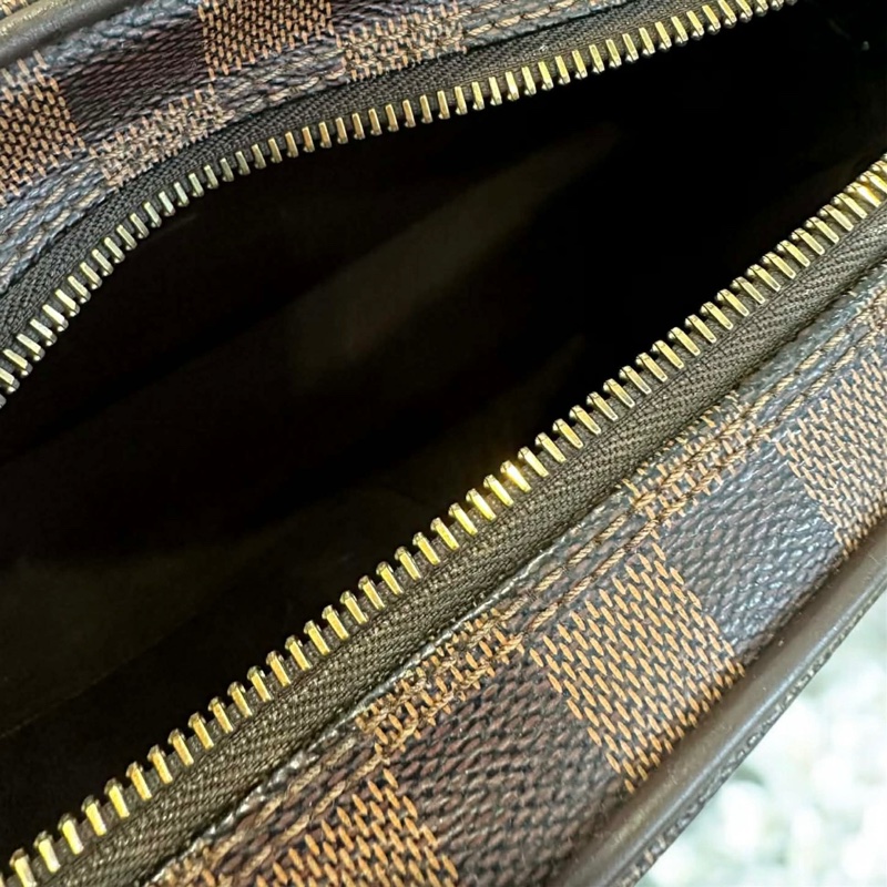 LV棋盤格手拿包-4