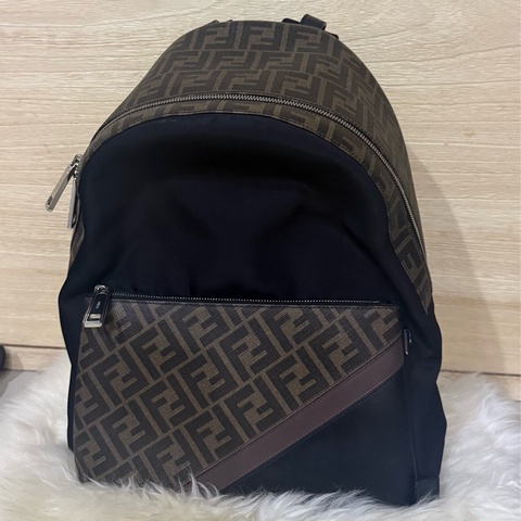 FENDI FF Logo 後背包｜帥氣百搭 經典款