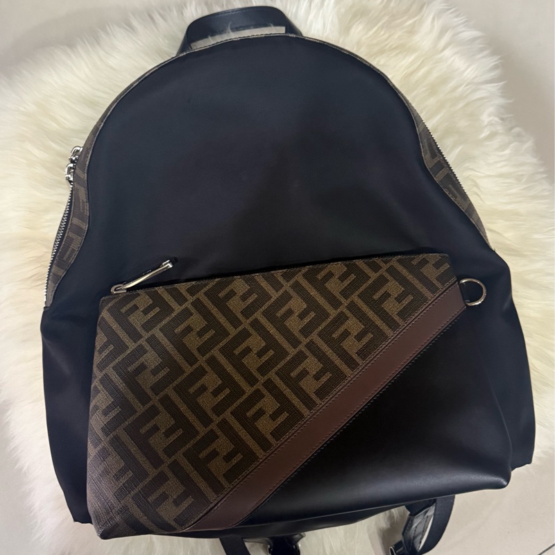 FENDI FF Logo 後背包|帥氣百搭 經典款-1