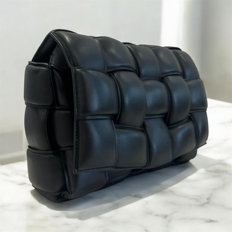 BV 羊皮 CASSELLE 大格編織肩背包 黑色-1