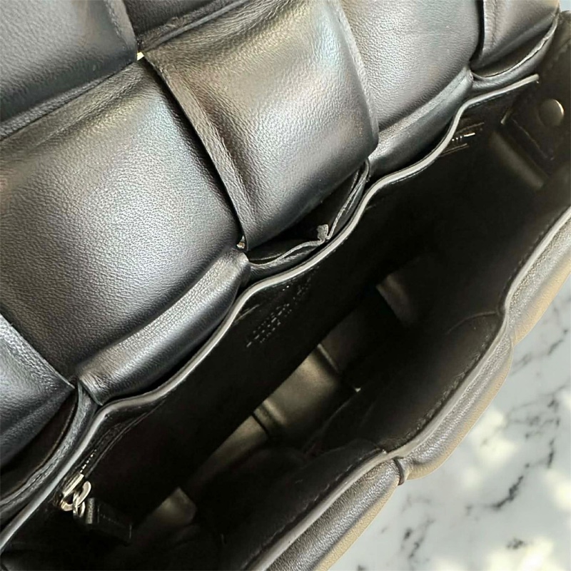 BV 羊皮 CASSELLE 大格編織肩背包 黑色-4