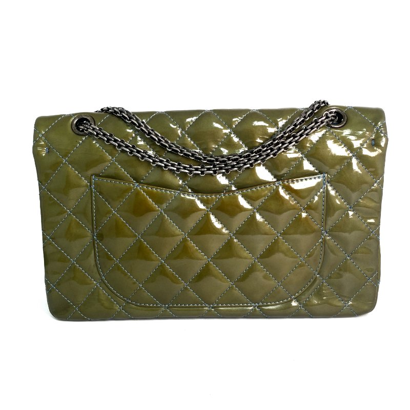 △ Chanel 香奈兒 2.55 Navy Enamel Silver Tone Metal Classic Double Flap Chain Shoulder Bag A37590 No.15 2.55深藍色漆皮銀色金屬鎖鏈肩背袋No.15 - 257022425-2