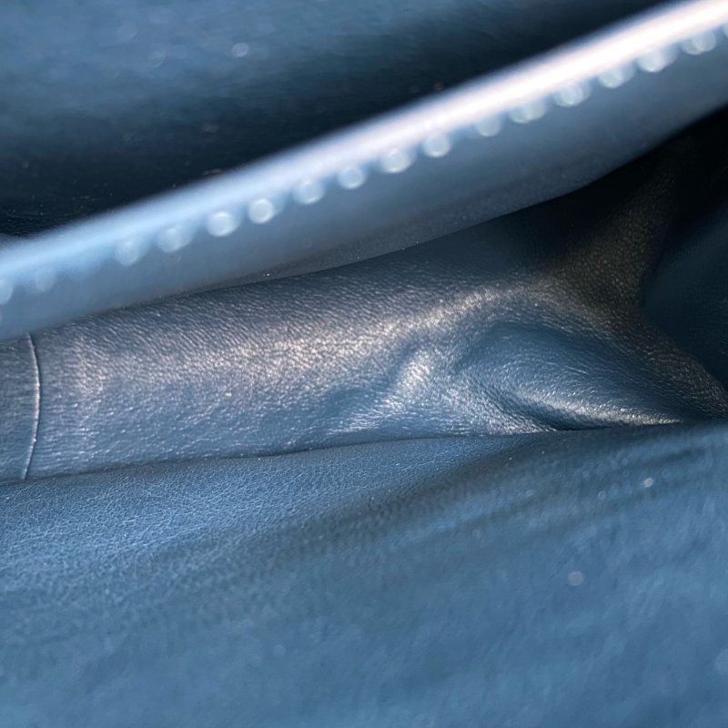 △ Chanel 香奈兒 2.55 Navy Enamel Silver Tone Metal Classic Double Flap Chain Shoulder Bag A37590 No.15 2.55深藍色漆皮銀色金屬鎖鏈肩背袋No.15 - 257022425-24