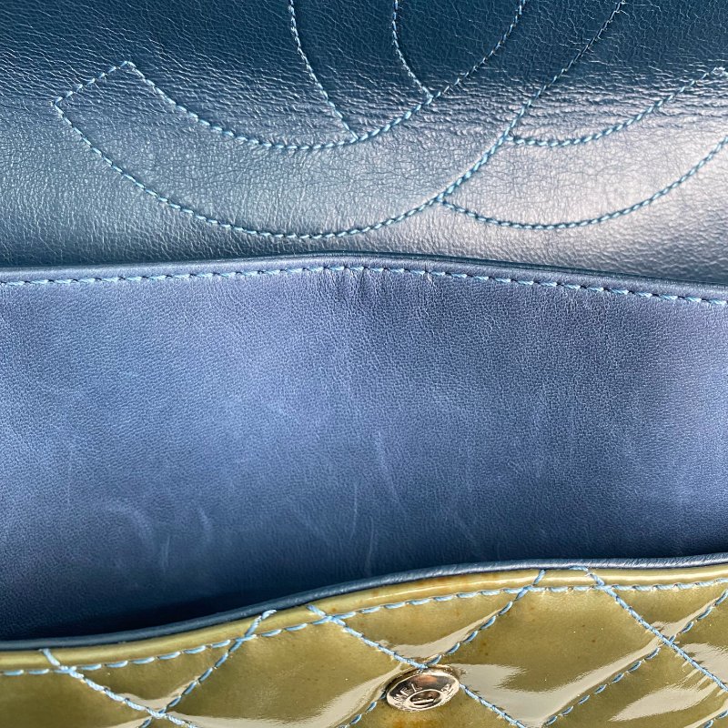 △ Chanel 香奈兒 2.55 Navy Enamel Silver Tone Metal Classic Double Flap Chain Shoulder Bag A37590 No.15 2.55深藍色漆皮銀色金屬鎖鏈肩背袋No.15 - 257022425-27