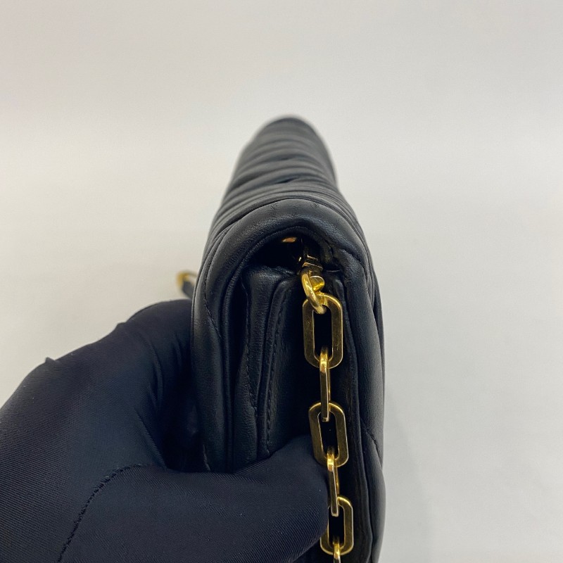 MiuMiu/繆繆黑金羊皮皺褶鏈條woc單肩斜挎包-11