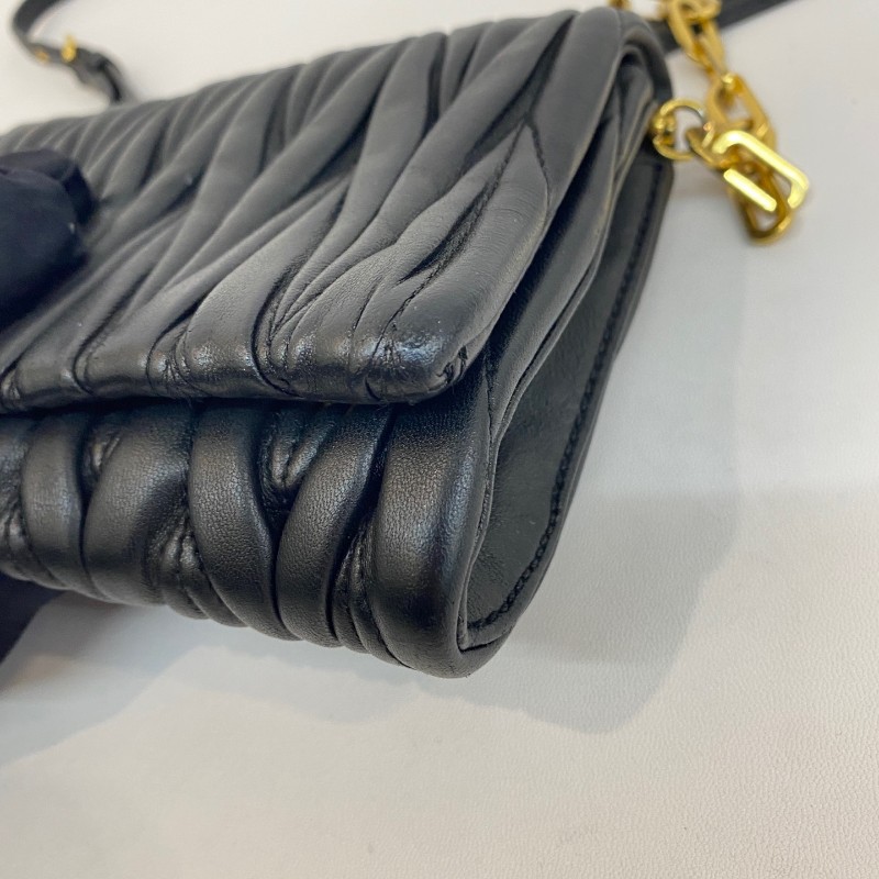 MiuMiu/繆繆黑金羊皮皺褶鏈條woc單肩斜挎包-16
