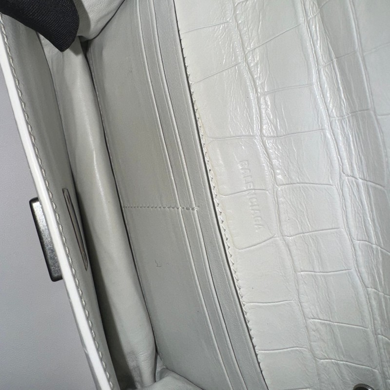 Balenciaga/巴黎世家Gossip白色雙B鱷魚壓紋小牛皮相機包斜挎單肩包-8