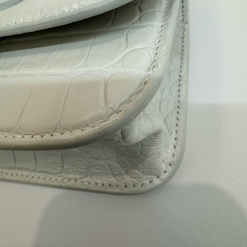 Balenciaga/巴黎世家Gossip白色雙B鱷魚壓紋小牛皮相機包斜挎單肩包-15