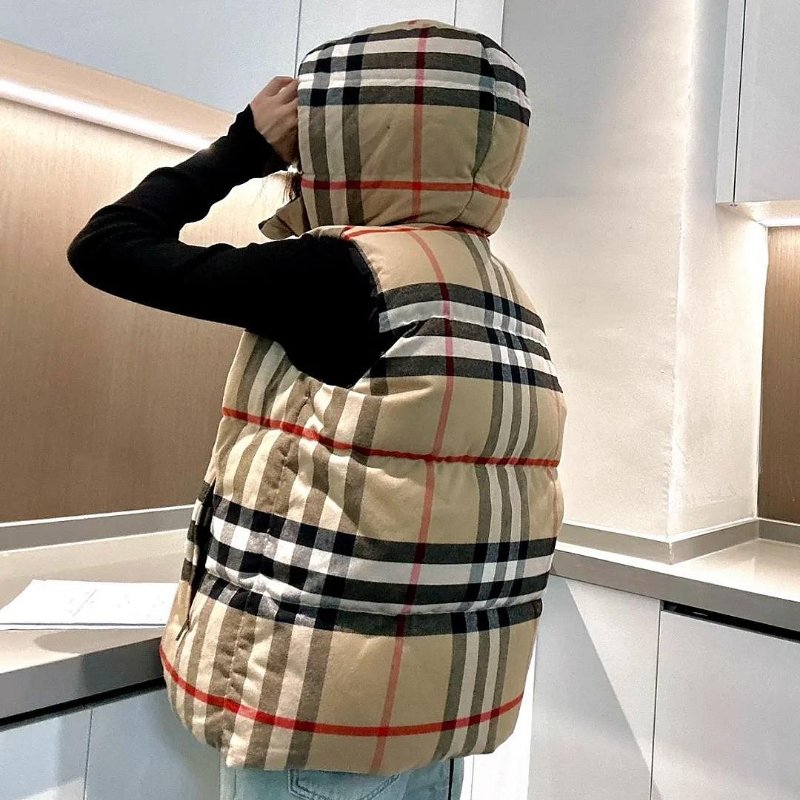 💎Han's house精品服飾💎Burberry 格紋 羽絨 連帽 可拆 背心 雙面穿-0