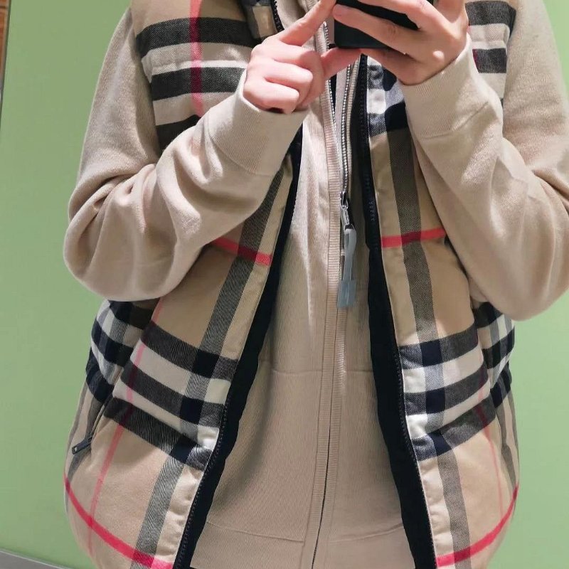 💎Han's house精品服飾💎Burberry 格紋 羽絨 連帽 可拆 背心 雙面穿-1