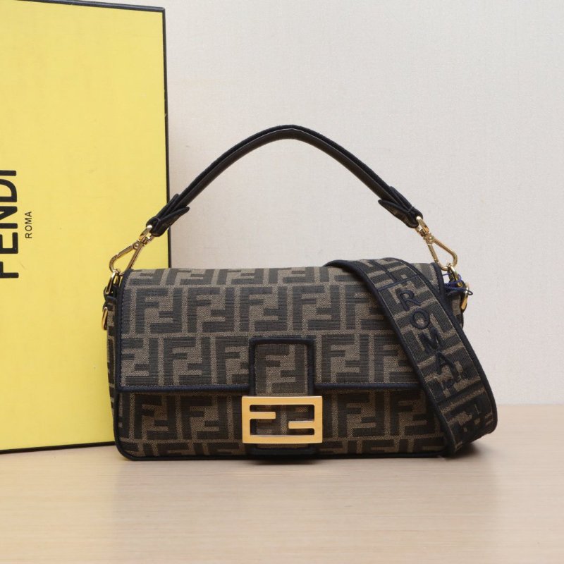 FENDI Baguette法棍包中號老花帆布金扣肩背包-0