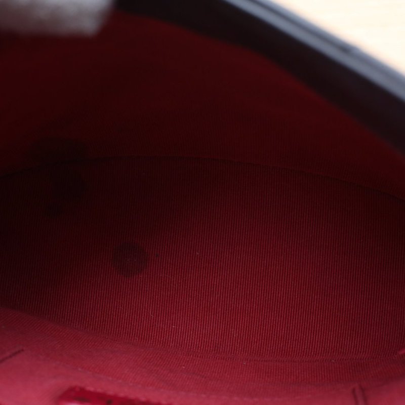 CHANEL 21CHOBO小流浪珍珠鏈條黑色牛皮31開金扣肩背包-2