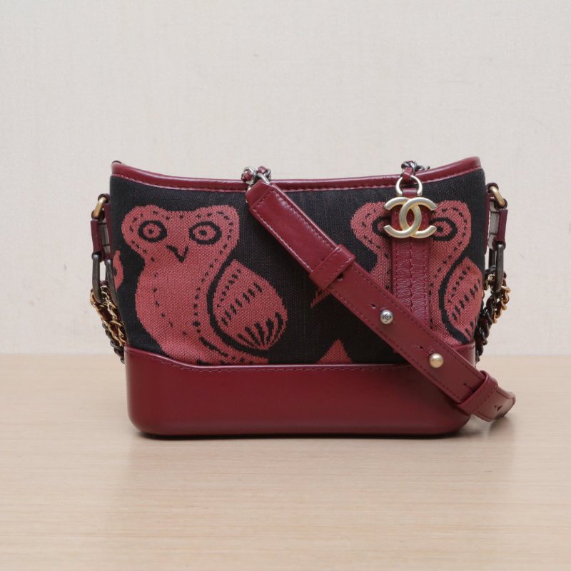 CHANEL GABRIELLE流浪小號20紅色牛皮/帆布24開金銀扣貓頭鷹印花帆布肩背包-1