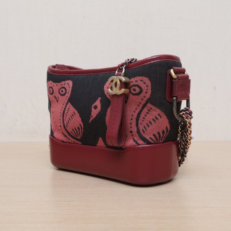 CHANEL GABRIELLE流浪小號20紅色牛皮/帆布24開金銀扣貓頭鷹印花帆布肩背包-3