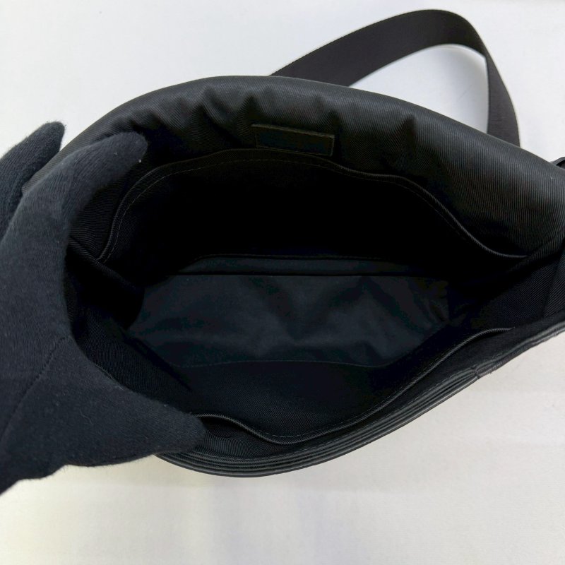 LV DISTRICT PM棋盤壓紋斜背包-4