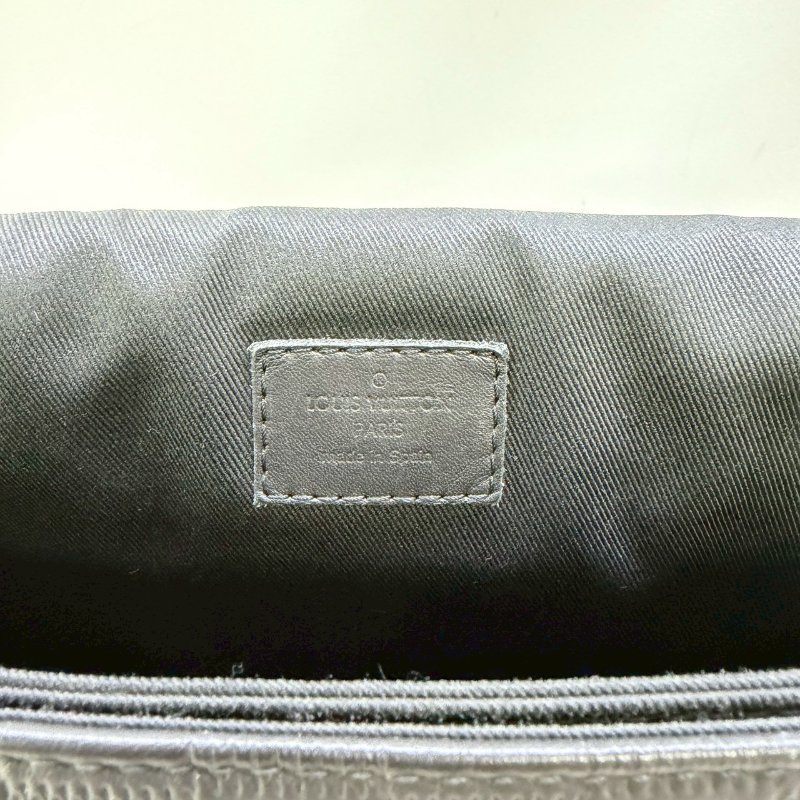 LV DISTRICT PM棋盤壓紋斜背包-6