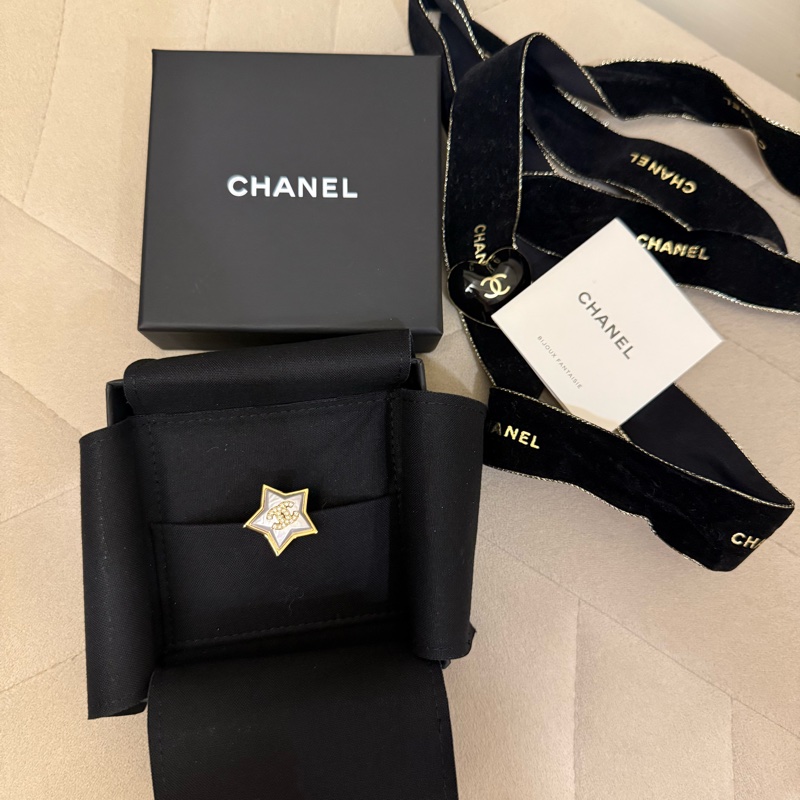 Chanel星星金邊胸針 全新台灣專櫃入 聖誕包裝-0