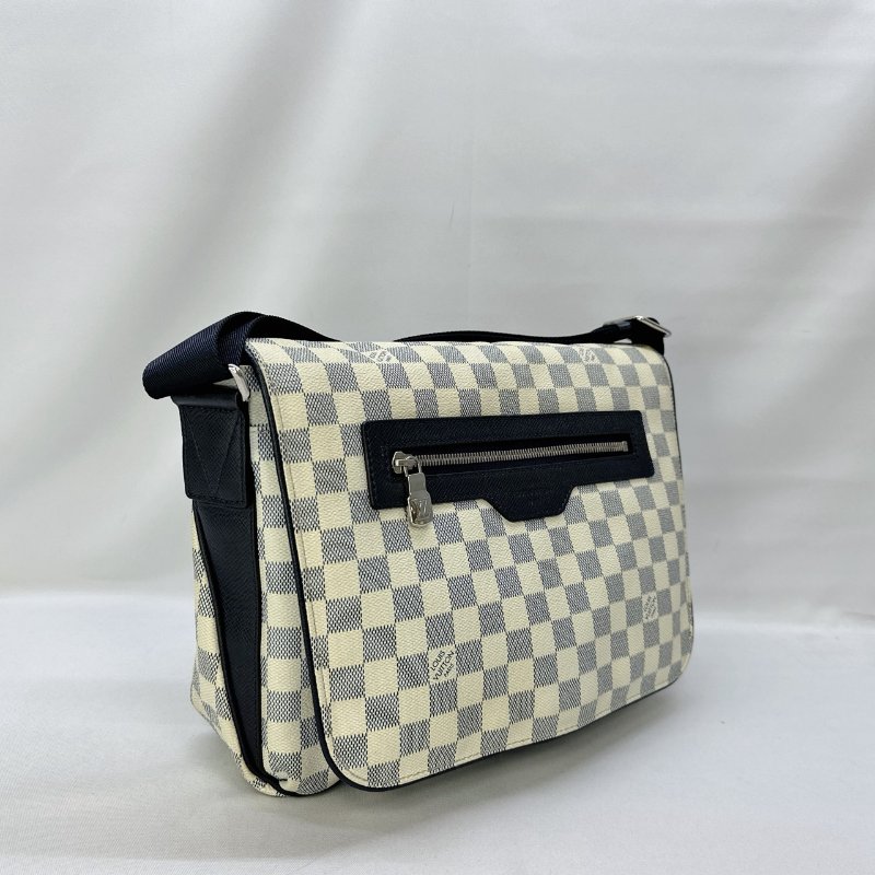 LV 白棋盤格郵差包-3
