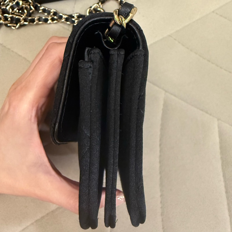 Chanel黑色緞面山茶花斜背小卡包 全新專櫃Vic禮-7