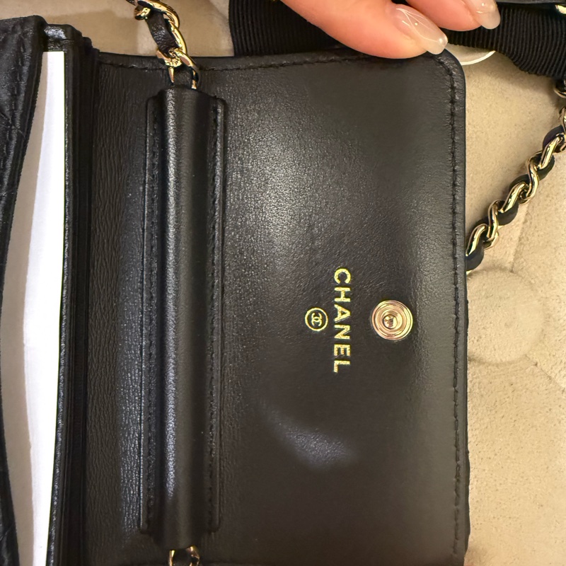 Chanel黑色緞面山茶花斜背小卡包 全新專櫃Vic禮-9