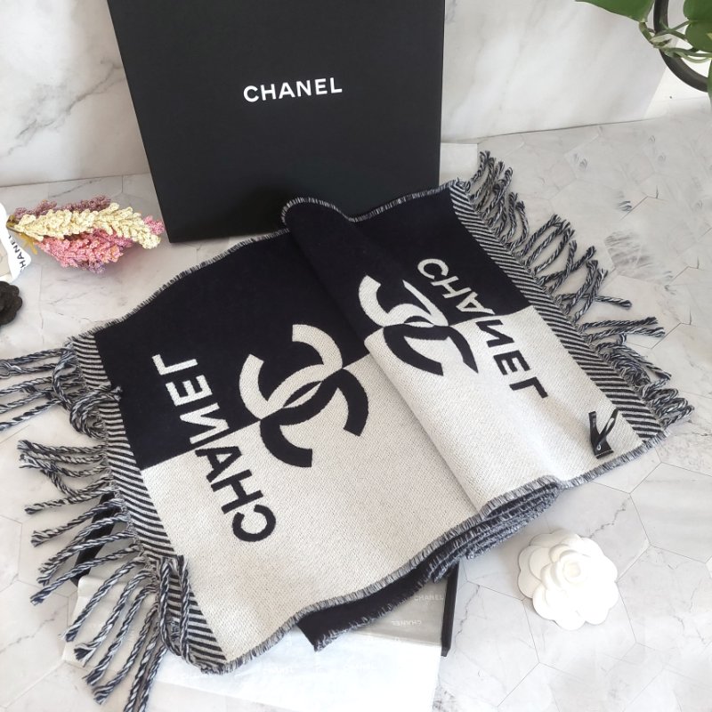 CHANEL 24K黑白拚色圍巾~全新品僅拍照-11