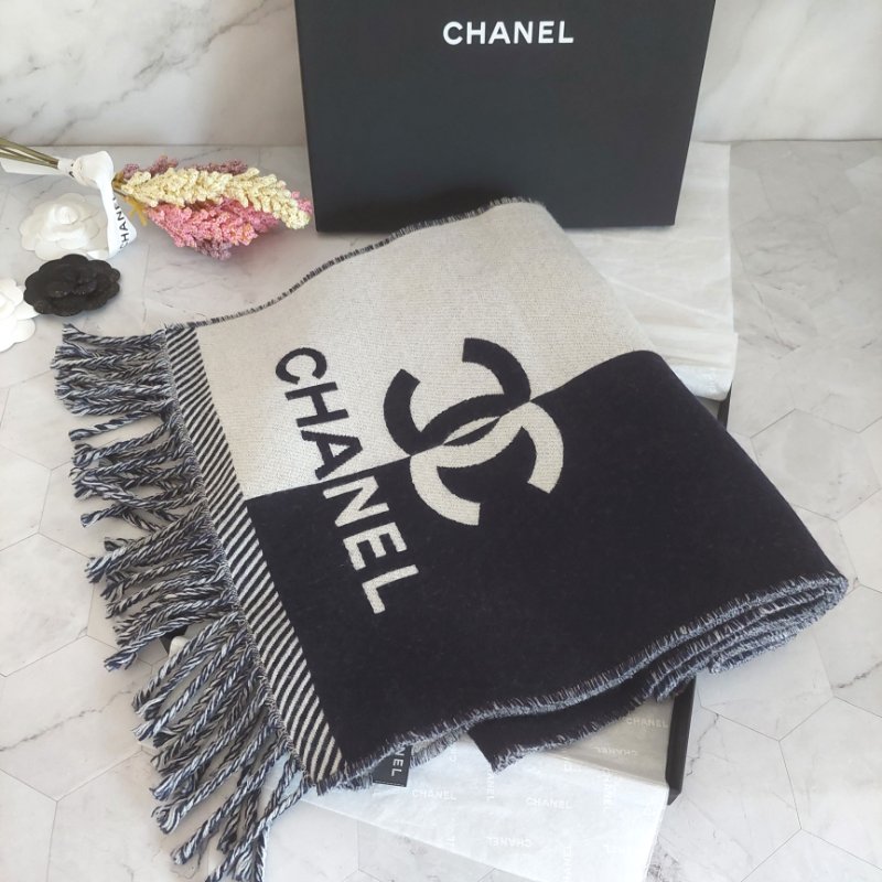 CHANEL 24K黑白拚色圍巾~全新品僅拍照-12