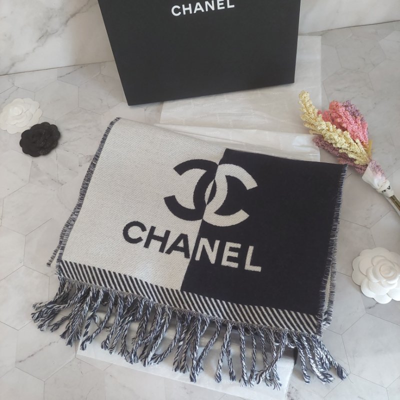 CHANEL 24K黑白拚色圍巾~全新品僅拍照-15