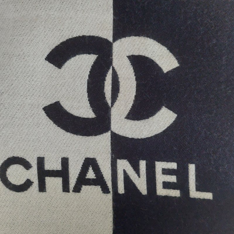 CHANEL 24K黑白拚色圍巾~全新品僅拍照-21