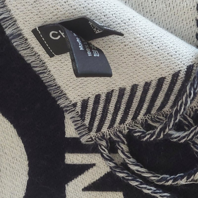 CHANEL 24K黑白拚色圍巾~全新品僅拍照-22