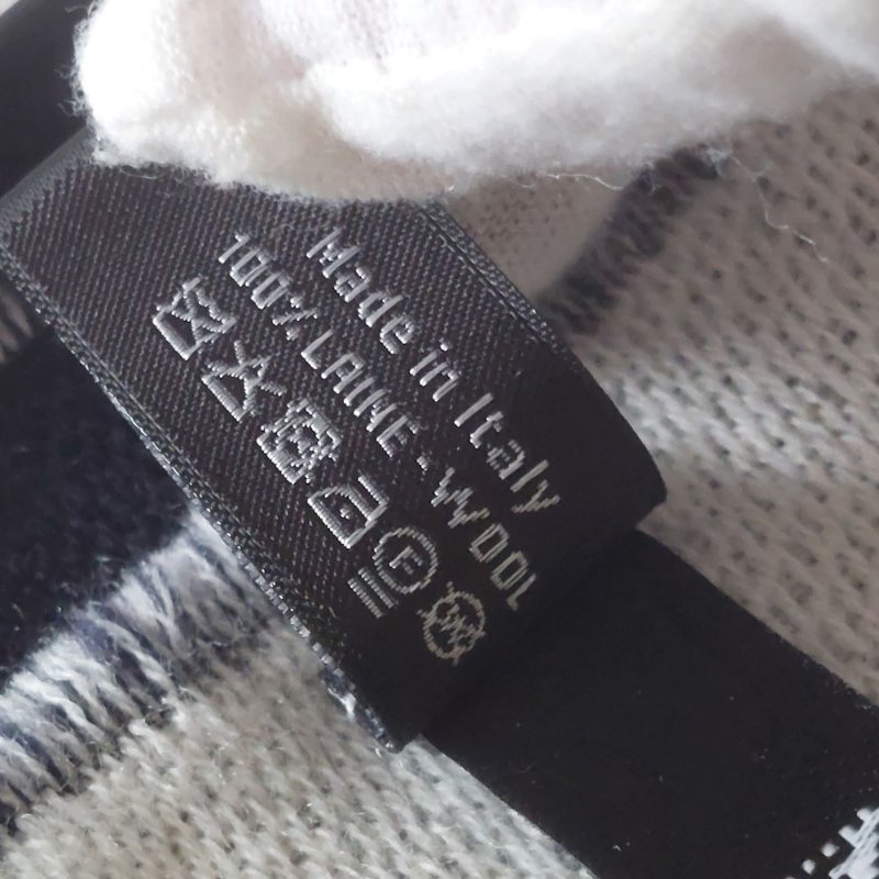 CHANEL 24K黑白拚色圍巾~全新品僅拍照-36