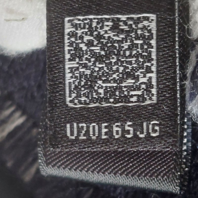 CHANEL 24K黑白拚色圍巾~全新品僅拍照-38