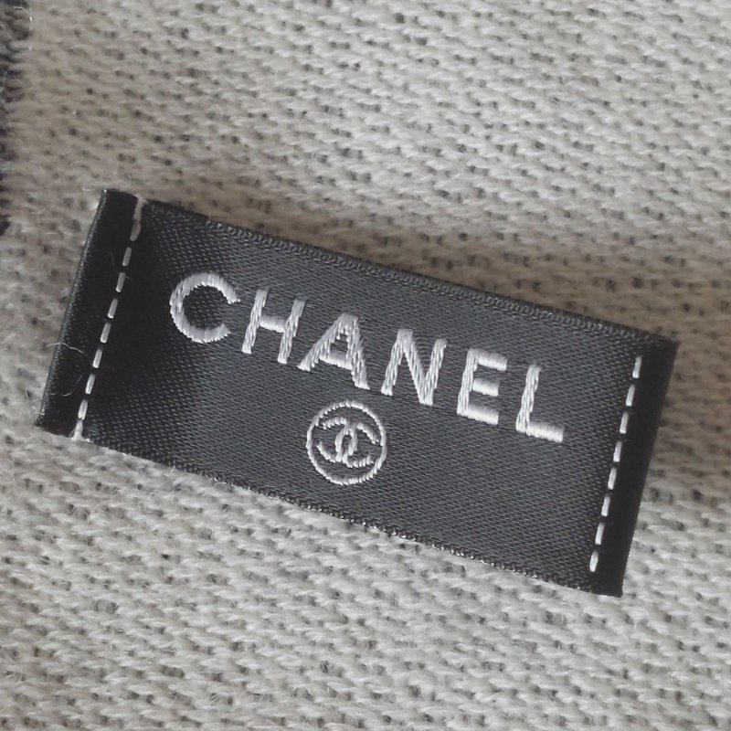 CHANEL 24K黑白拚色圍巾~全新品僅拍照-43