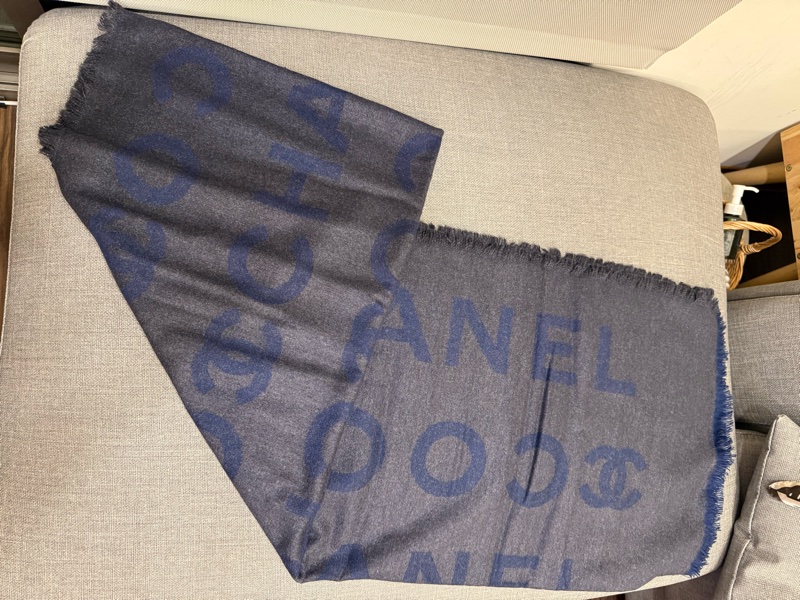 Chanel灰藍超柔軟羊絨圍巾 可雙面用-1
