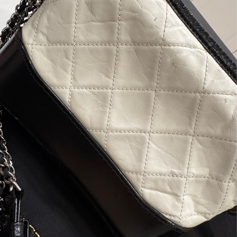 Chanel 黑白色流浪包(9成新)-1