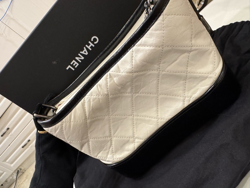 Chanel 黑白色流浪包(9成新)-2