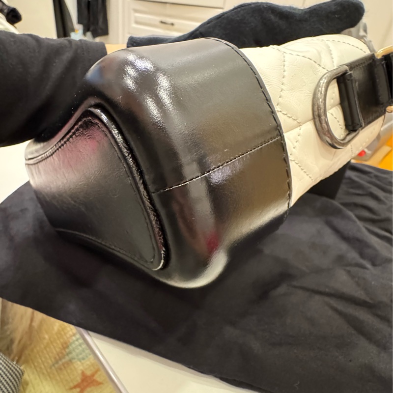 Chanel 黑白色流浪包(9成新)-4