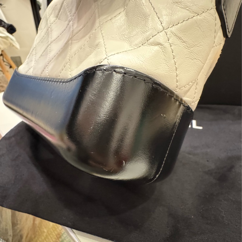 Chanel 黑白色流浪包(9成新)-6