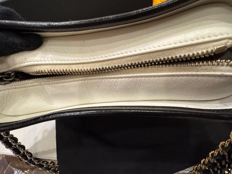 Chanel 黑白色流浪包(9成新)-7