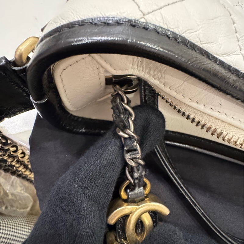 Chanel 黑白色流浪包(9成新)-13