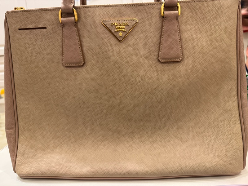 Prada 殺手包大號 (8成新)-1