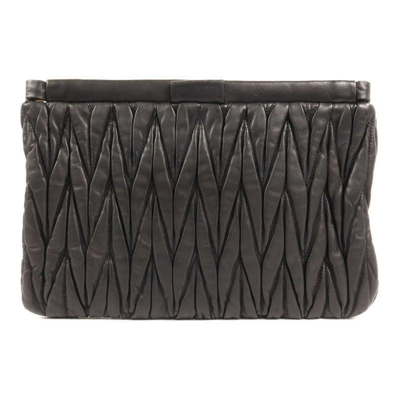 Miu Miu 牛皮皮革Pouch金扣手拿包-1