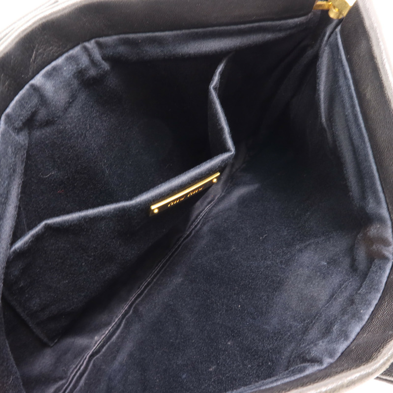 Miu Miu 牛皮皮革Pouch金扣手拿包-4
