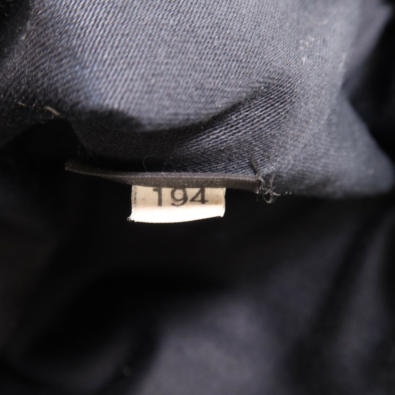 Miu Miu 牛皮皮革Pouch金扣手拿包-6